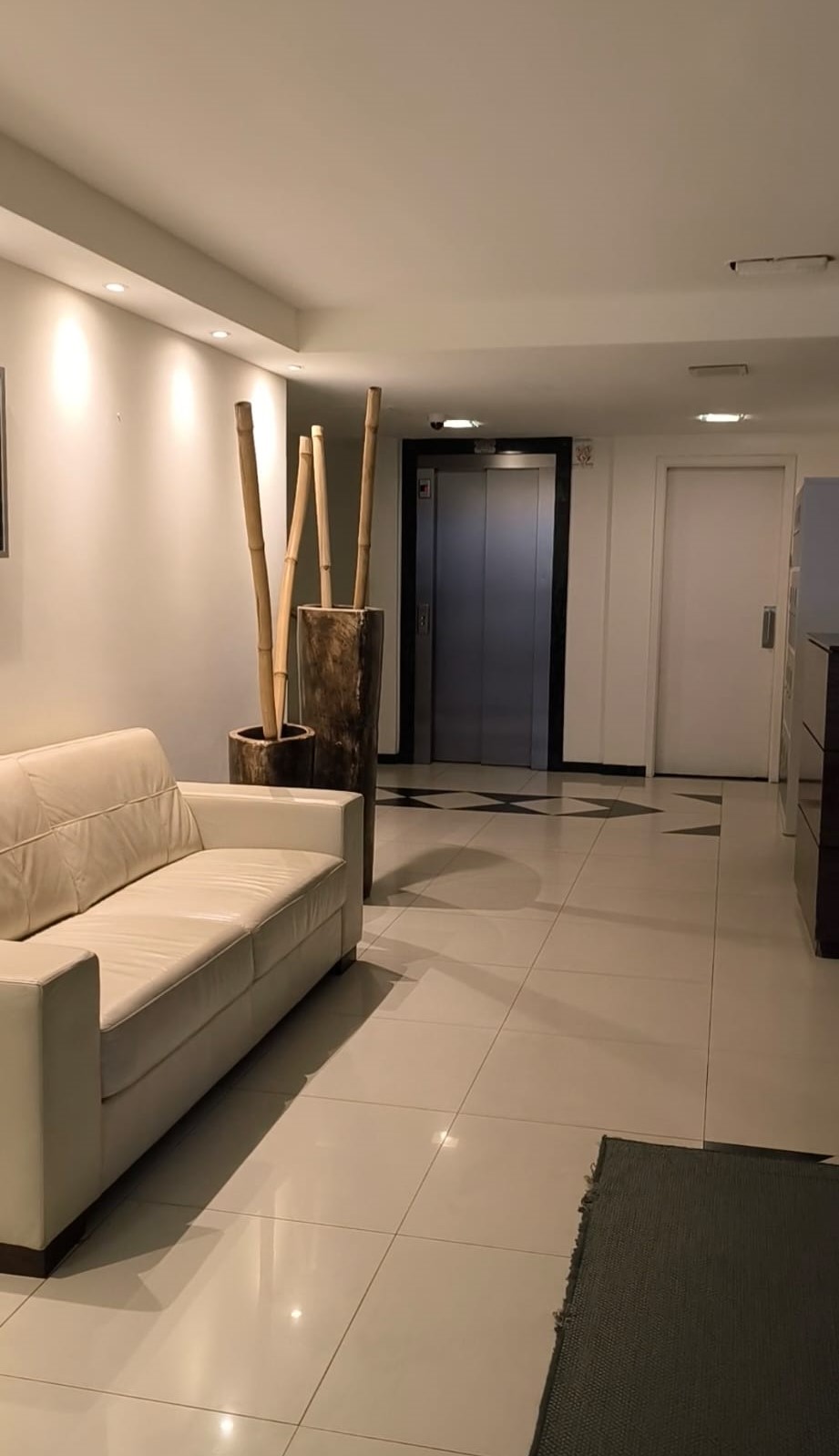 Confort Y Ubicación: Apartamento En Punta Carretas Con 2 Dormitorios, 2 Baños Y Garaje